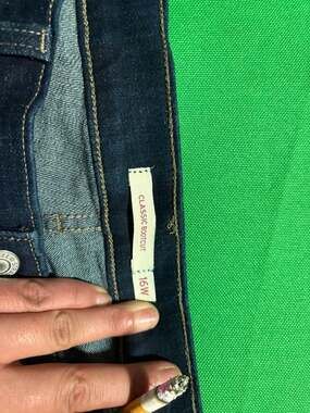 Levi's Women's Classic Bootcut Dark Wash Jeans Size 16W